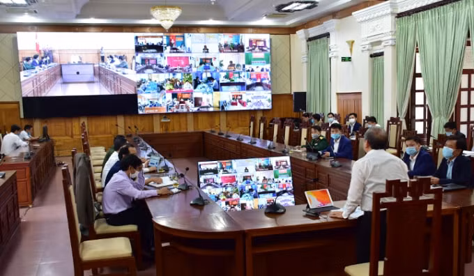 Cuộc họp được kết nối trực tuyến đến các sở ngành, địa phương và các phường xã.