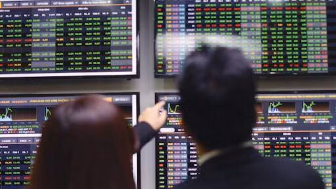Cổ phiếu trụ cột bất ngờ tăng giá mạnh, VN-Index tăng gần 19 điểm.