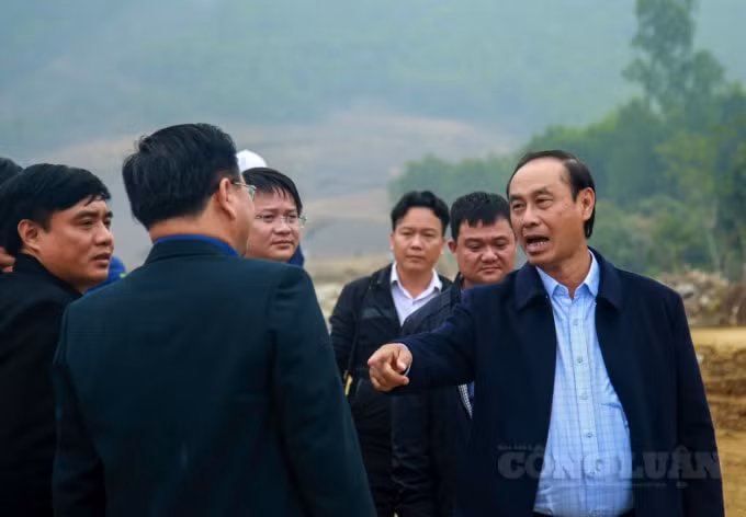 Trước đó vào ngày 5/1, Thứ trưởng Bộ GTVT Lê Đình Thọ đã kiểm tra công tác giải phóng mặt bằng, tiến độ thi công tại 3 gói thầu XL-10, XL-11, XL-12 thuộc dự án cao tốc Bắc - Nam đoạn Mai Sơn - Quốc lộ 45 và yêu cầu các đơn vị phải đảm bảo tiến độ, chất lượng dự án