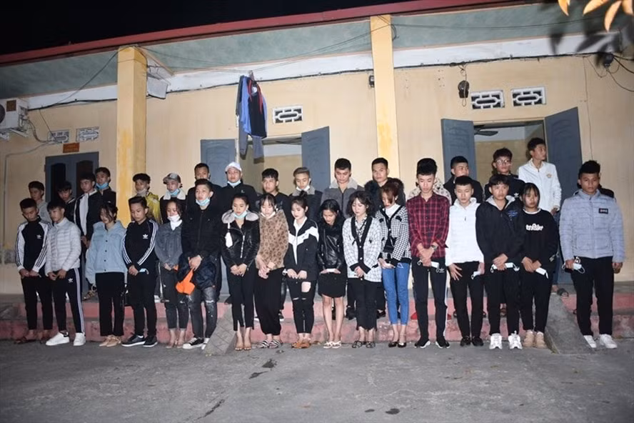 34 thanh niên nam nữ ở Hải Dương vượt chốt kiểm dịch Covid-19 vào Hải Phòng. Ảnh: Công an TP.Hải Phòng