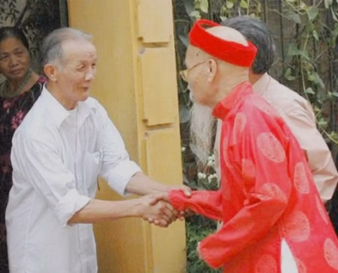 Phong&nbsp;tục xông đất đầu năm&nbsp;xuất phát từ mong muốn của mọi người&nbsp;về một năm mới nhiều may mắn và hạnh phúc, tránh những điều xui xẻo. (Ảnh: vtcnews)