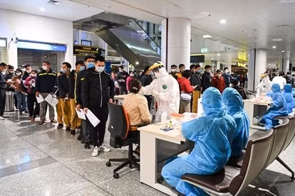 Hơn 10.000 nhân viên Sân bay Quốc tế Nội Bài âm tính, Sân bay Tân Sân Nhất có ca mắc mới. Ảnh: TL