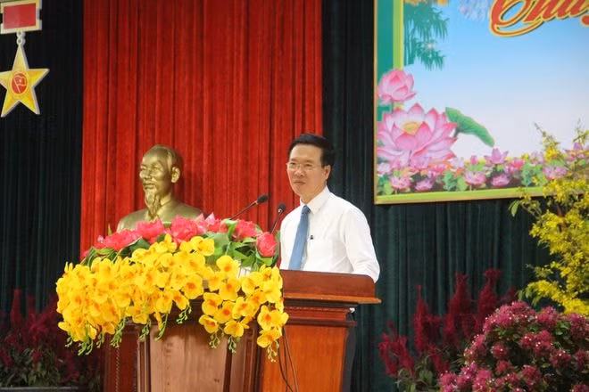 Thường trực Ban Bí thư Võ Văn Thưởng phát biểu tại buổi thăm, chúc Tết cán bộ, chiến sỹ Sư đoàn 9, Quân đoàn 4.
