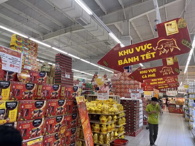 Nguồn hàng dồi dào cung ứng đầy đủ cho dịp Tết Tân Sửu tại Hà Nội. Ảnh: Dương Lâm