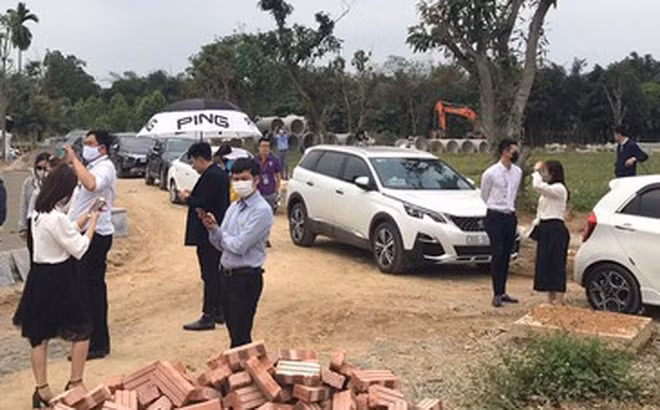 "Cò đất" có tác động không nhỏ đến giá bất động sản vùng ven. (Ảnh minh họa)