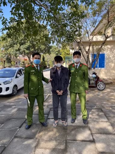 Đối tượng tại cơ quan công an
