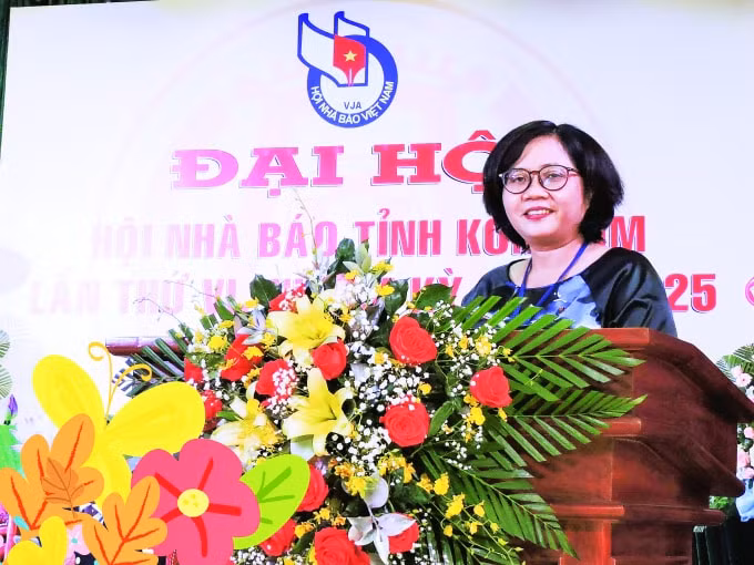 Nhà báo Ngọc Mẫn - Phó Chủ tịch Thường trực HNB tỉnh KonTum.