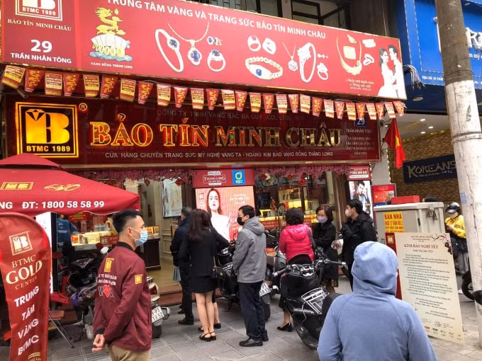 Ngày vía Thần Tài – Cơ hội đẩy vàng trong nước “bỏ xa” vàng thế giới?