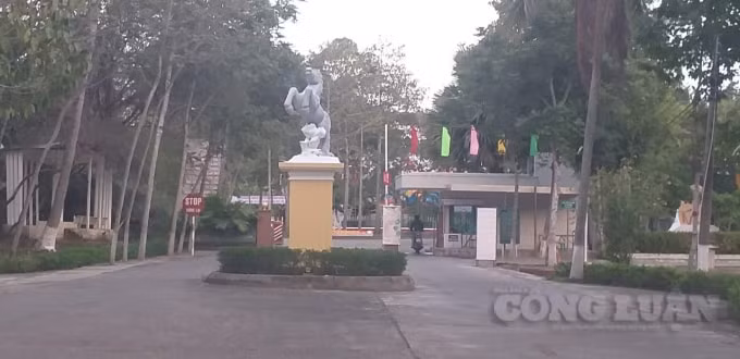 Cổng vào trại phong Quy Hoà - nơi thi sĩ chữa bệnh những năm cuối đời. Ảnh: Thái Sơn.
