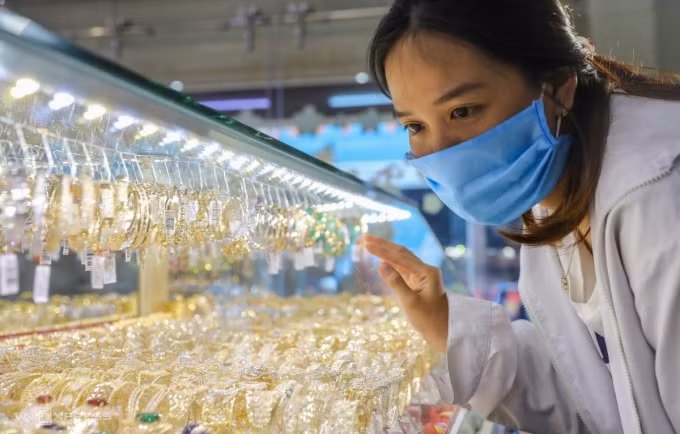Giá vàng trong nước giảm sát ngày vía Thần Tài. Ảnh: TL.