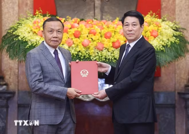 chu-tich-nuoc-trao-quyet-dinh-phong-ham-dai-su-va-bo-nhiem-dai-su-7.jpg