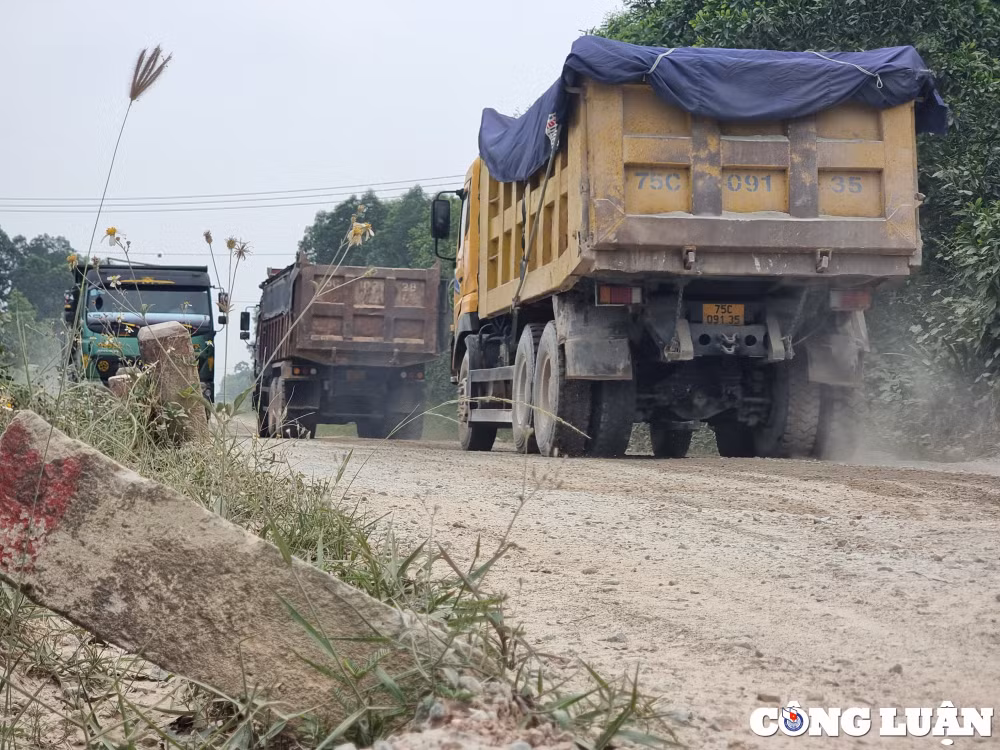 thua thien hue xe qua kho qua tai tung hoanh tai thi xa huong tra hinh 5