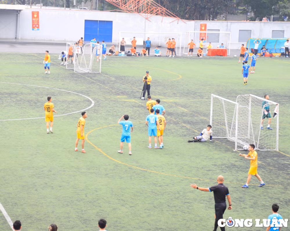 soi dong giai bong da cong nhan vien chuc lao dong cup bao lao dong thu do lan thu ix 2024 hinh 4