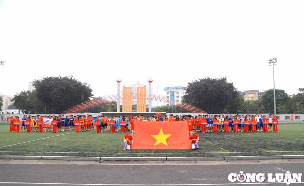 soi dong giai bong da cong nhan vien chuc lao dong cup bao lao dong thu do lan thu ix 2024 hinh 2