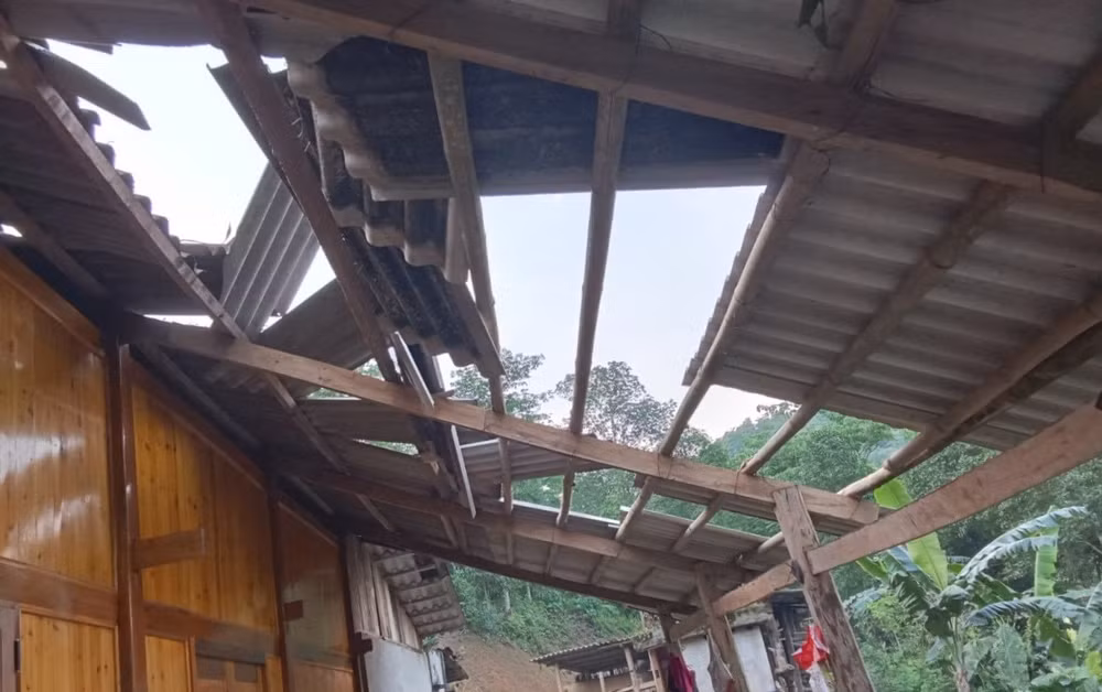 lao cai gio loc bat ngo xay ra lam 113 ngoi nha dan vung cao bi hu hai trong dem hinh 2