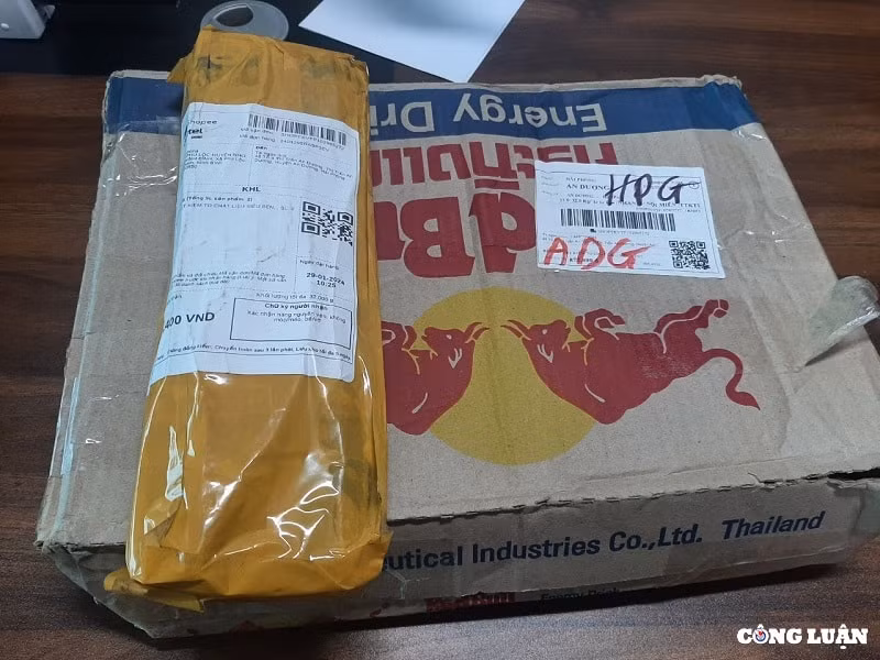 khach hang nhan trai dang khi mua hang tren shopee hinh 3