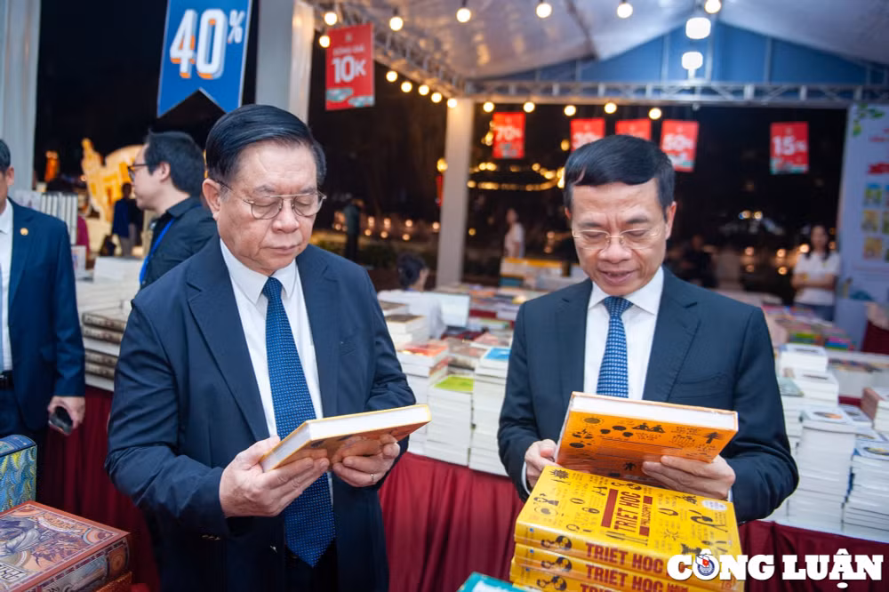 khai mac ngay sach va van hoa doc viet nam 2024 lan toa va truyen cam hung ve tinh yeu sach hinh 4