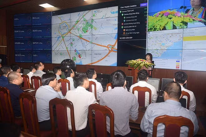 Tiến sỹ, Viện sỹ Nguyễn Thị Thanh Nhàn, Chủ tịch HĐQT, kiêm Tổng Giám đốc Công ty Cổ phần Tiến bộ (AIC Group) phát biểu tại buổi lễ khai trương trung tâm điều hành thành phố thông minh Tỉnh Bắc Ninh