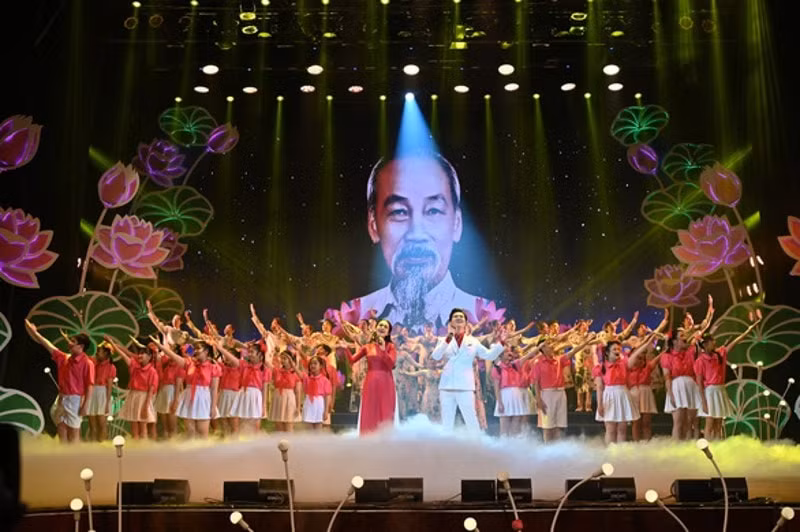 an tuong chuong trinh nghe thuat tu hao thanh pho mang ten bac hinh 1