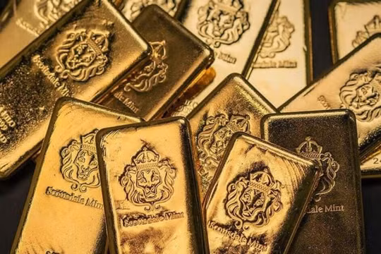 Vàng thế giới giữ quanh 4.345 USD khi dữ liệu việc làm Mỹ làm dịu kỳ vọng Fed tăng lãi suất