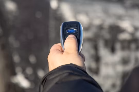 Cách xử lý khi chìa khóa thông minh ô tô hết pin