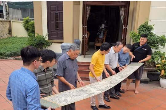 Nghệ nhân Thanh Liễu phục dựng thành công bức tranh cổ ‘Trúc Lâm đại sĩ xuất sơn đồ’
