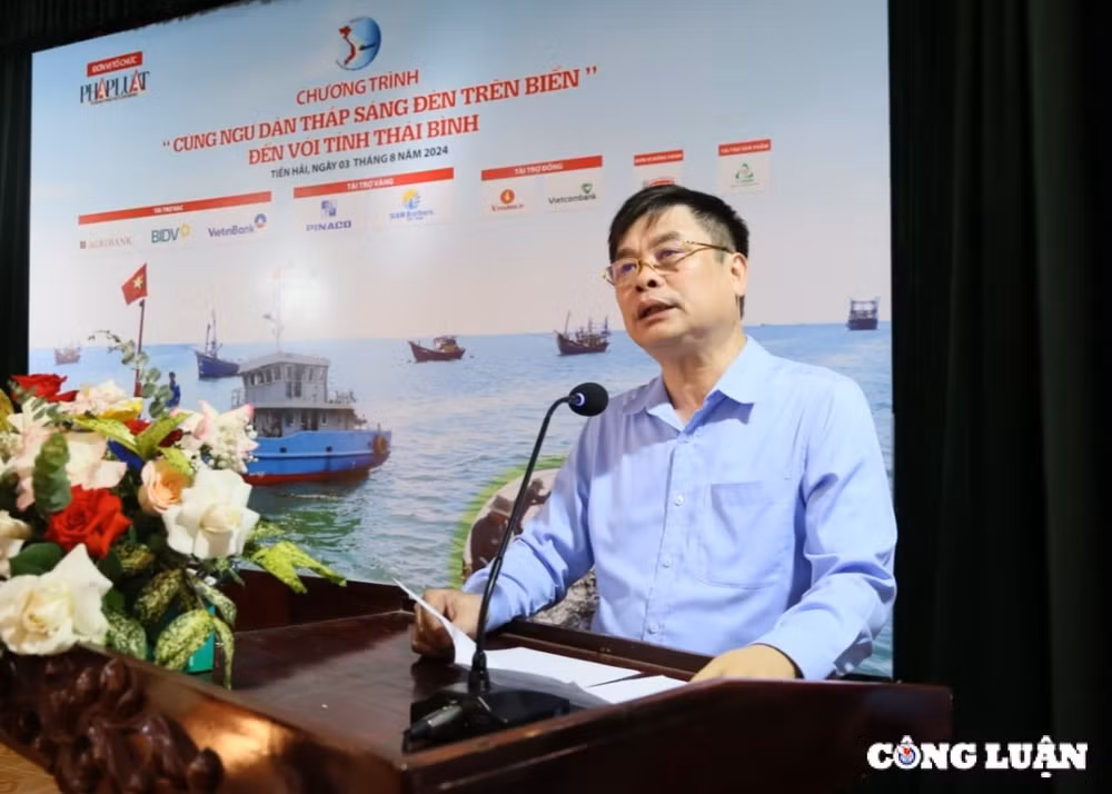 cung ngu dan thai binh thap sang den tren bien hinh 2