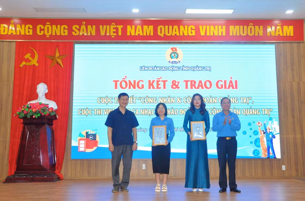 quang tri trao giai cuoc thi viet ve cong nhan va cong doan hinh 1