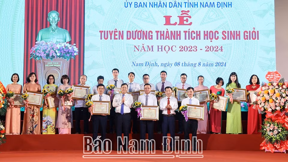 nam dinh tren 26 ty dong trao thuong hoc sinh gioi giao vien gioi nam hoc 2023 2024 hinh 1