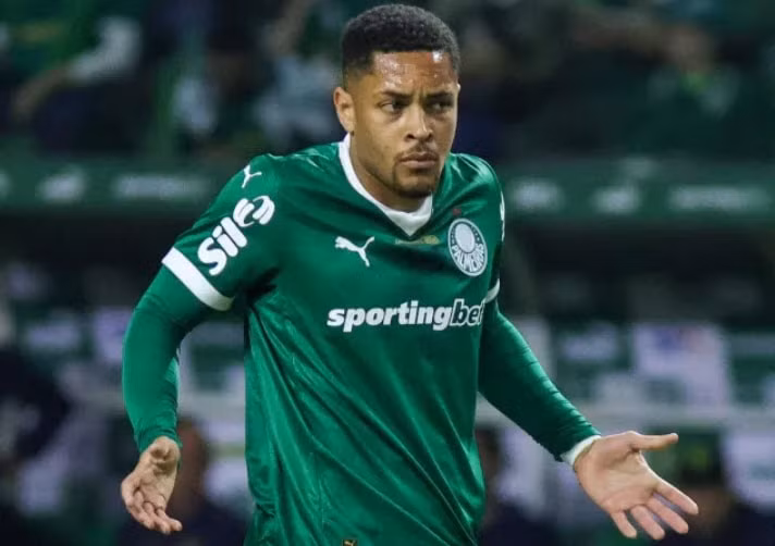 Vitor Roque đang hồi sinh mạnh mẽ tại Palmeiras và lọt vào tầm ngắm của Man Utd.