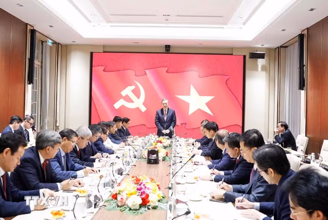 tong-bi-thu-lam-viec-voi-cac-dai-su-truong-co-quan-dai-dien-viet-nam-o-nuoc-ngoai-8550595-1.jpg