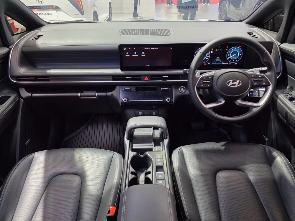 Khoang lái Hyundai Stargazer 2026 hiện đại và thiết kế trực quan hơn trước - Ảnh: Paultan