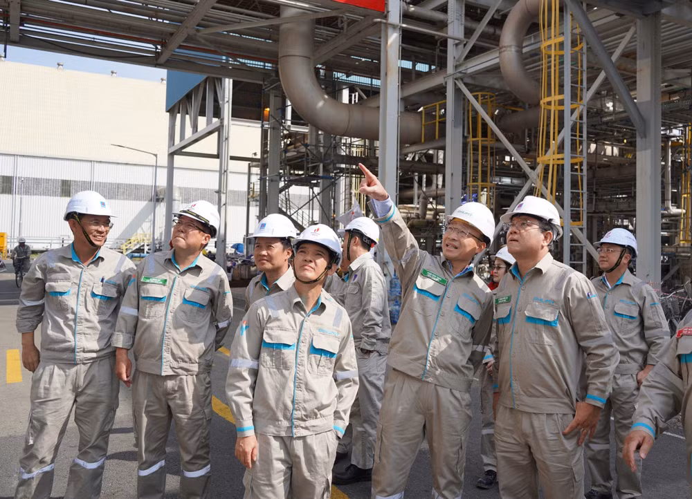 Ông Phan Công Thành - TGĐ TCT kiểm tra công trường BDTT Nhà máy Đạm Phú Mỹ