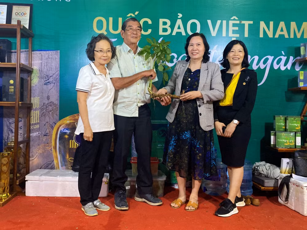 kon tum cu sam co gia tri khung 115 trieu dong chi nang 18 luong hinh 1