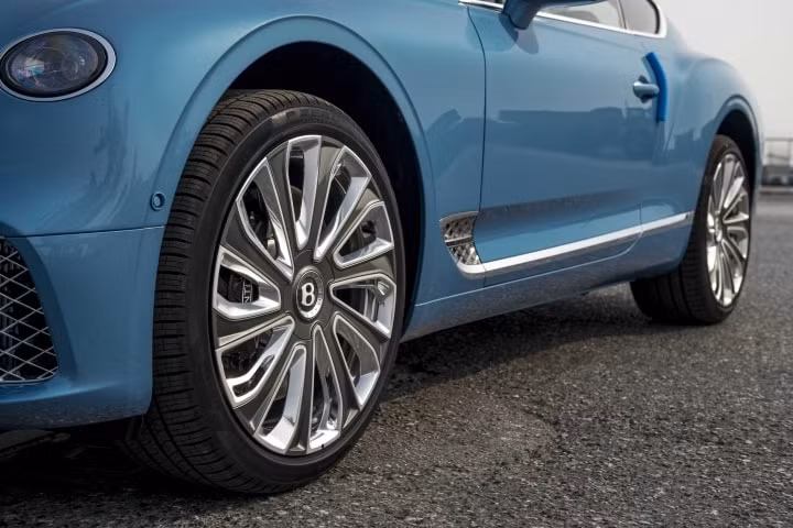 can canh bentley continental gt v8 mulliner dau tien tai viet nam hinh 4