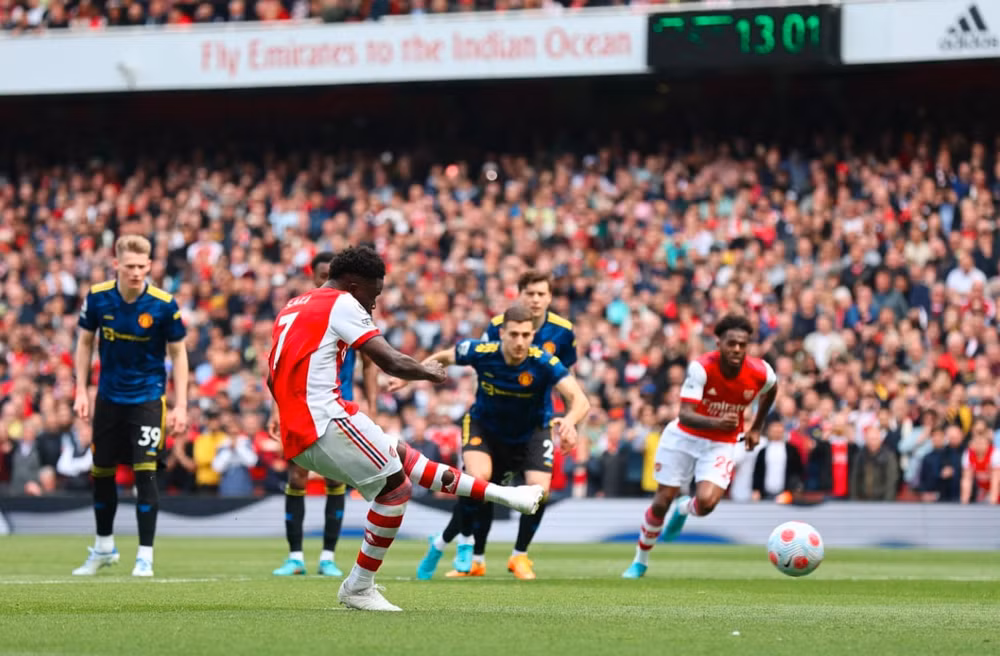 danh bai man utd 3 1 arsenal leo len dung vi tri thu 4 ngoai hang anh hinh 9