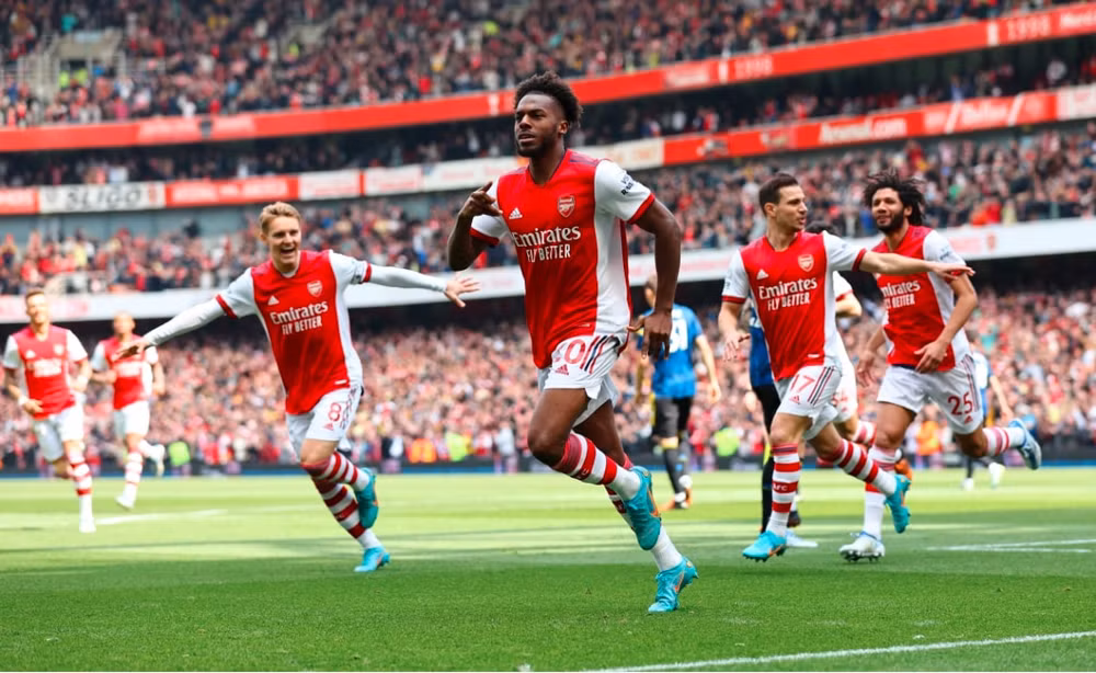 danh bai man utd 3 1 arsenal leo len dung vi tri thu 4 ngoai hang anh hinh 4