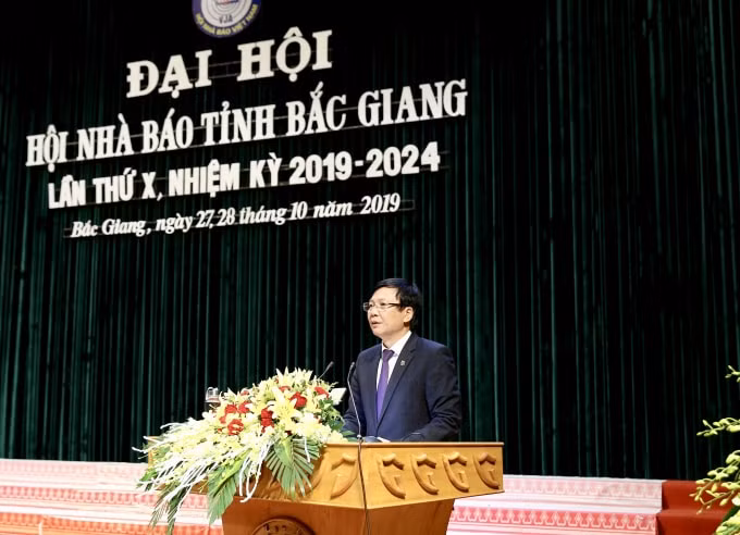 Đồng chí Hồ Quang Lợi, Phó Chủ tịch Thường trực Hội Nhà báo Việt Nam phát biểu chỉ đạo tại Đại hội. Ảnh: Sơn Hải