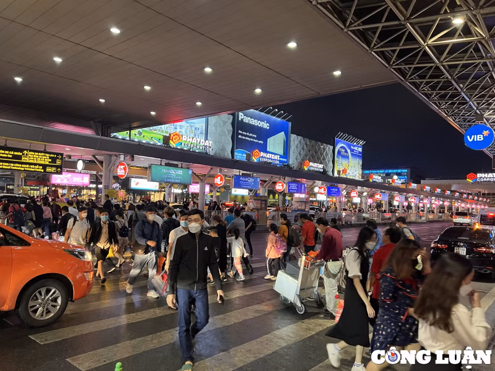 tan son nhat don hon 115000 nguoi tro ve sau ky nghi tet duong lich hinh 10