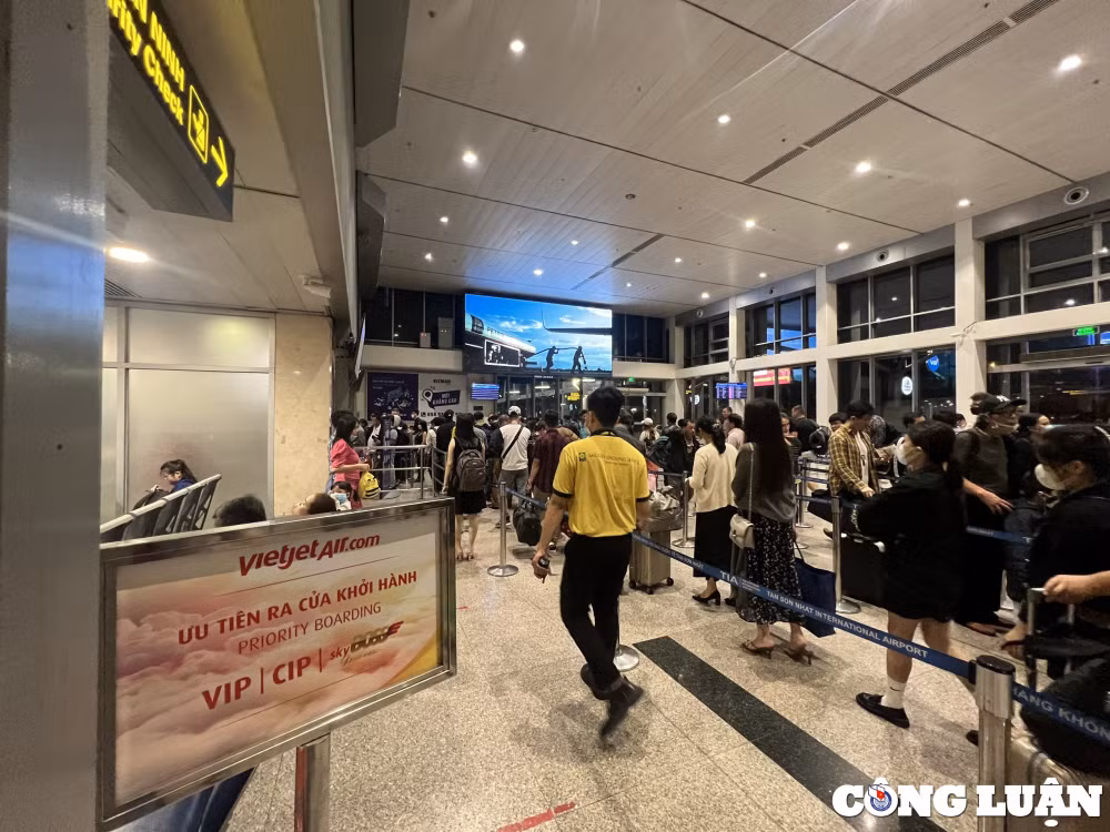 tan son nhat don hon 115000 nguoi tro ve sau ky nghi tet duong lich hinh 2