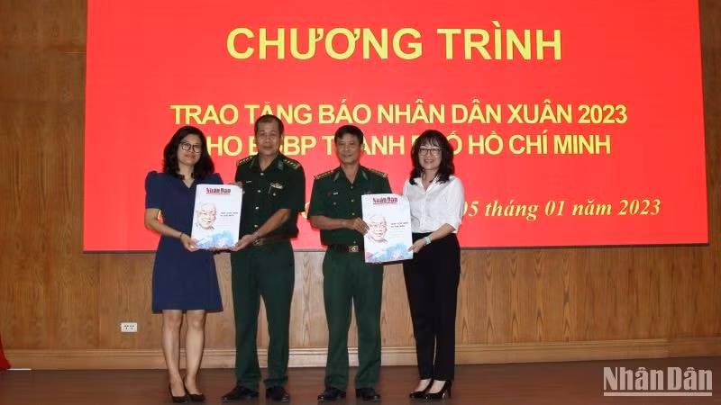 tang bao nhan dan xuan quy mao cho bo doi bien phong tp ho chi minh hinh 1