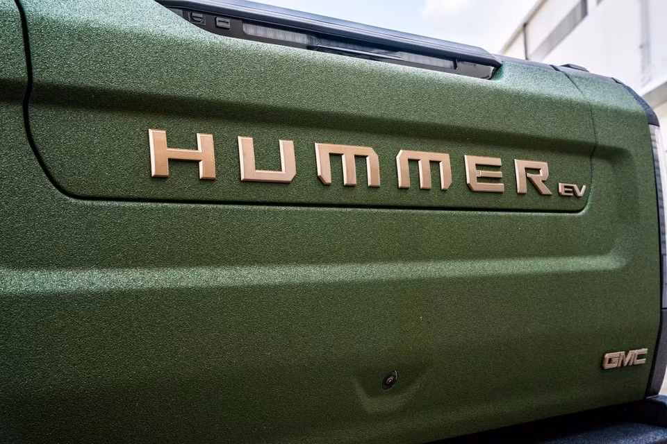 gmc hummer ev do than vo bang chat lieu dac biet hinh 3