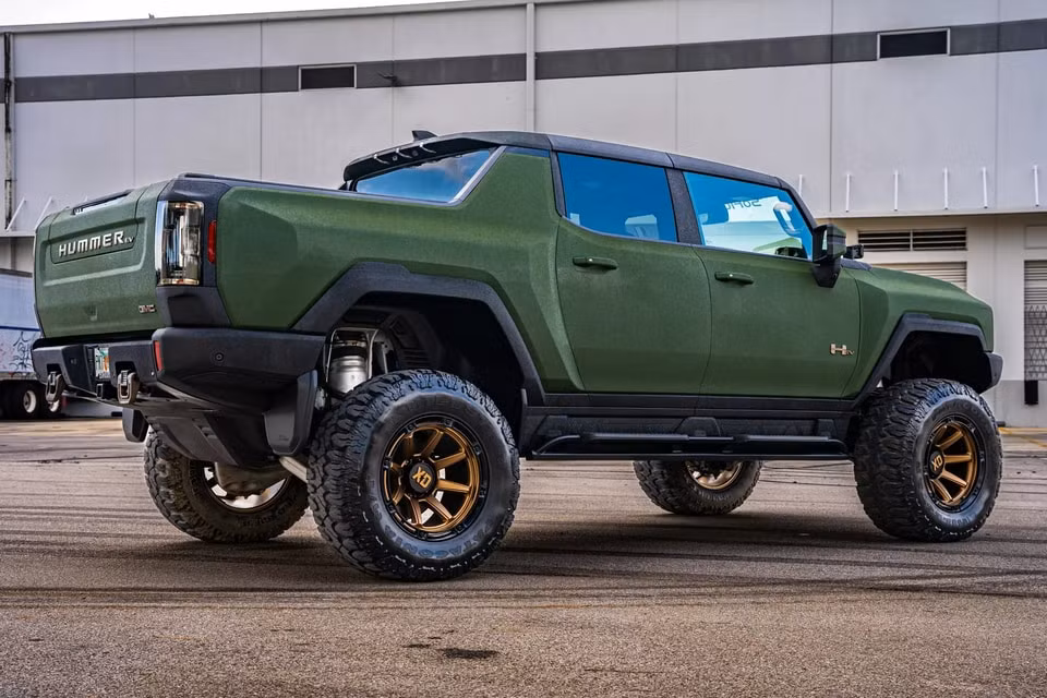 gmc hummer ev do than vo bang chat lieu dac biet hinh 6