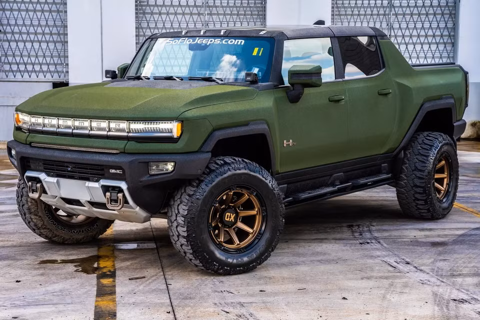 gmc hummer ev do than vo bang chat lieu dac biet hinh 7