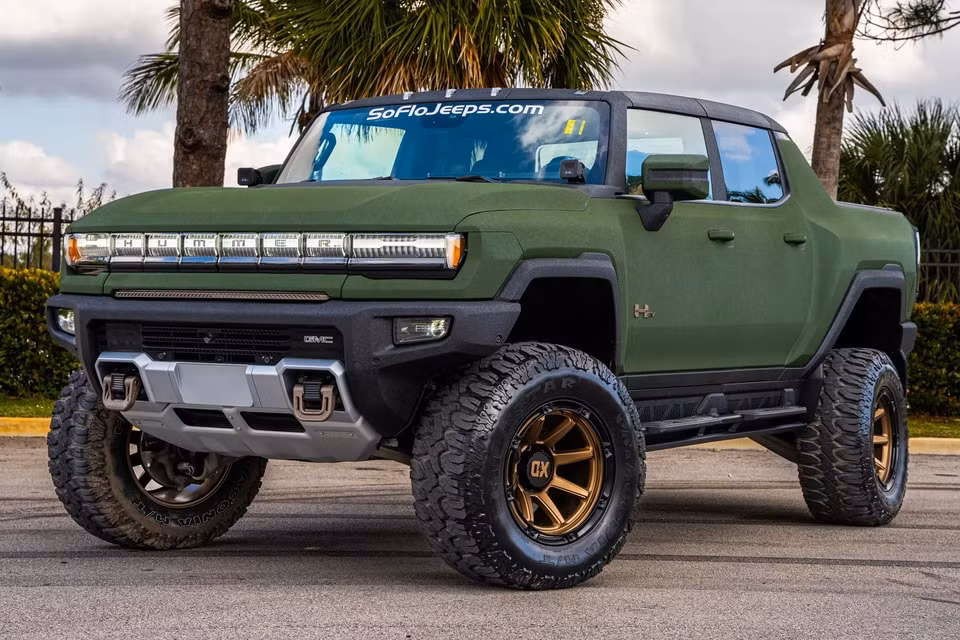gmc hummer ev do than vo bang chat lieu dac biet hinh 2