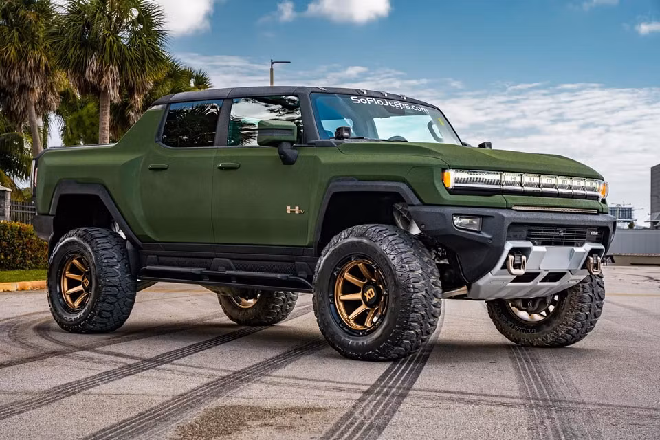 gmc hummer ev do than vo bang chat lieu dac biet hinh 11