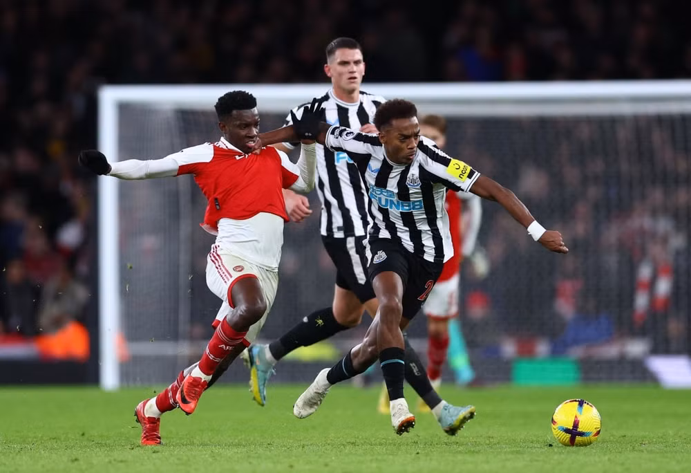 hoa newcastle arsenal lo co hoi bo xa man city hinh 5