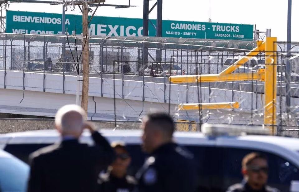 ong biden lan dau den tham bien gioi my mexico hinh 2