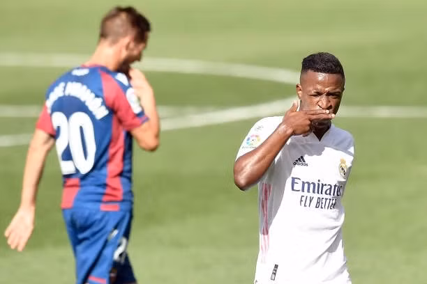Cầu thủ Vinicius có siêu phẩm đem lại chiến thắng cho Real Madrid. Ảnh: internet.