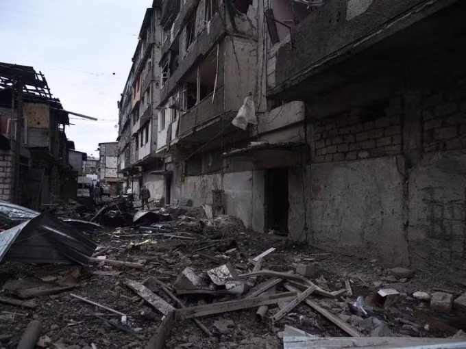 Khu vực dân cư của Nagorno-Karabakh bị pháo kích trong cuộc xung đột giữa Armenia và Azerbaijan - Ảnh: Wellingtontimes